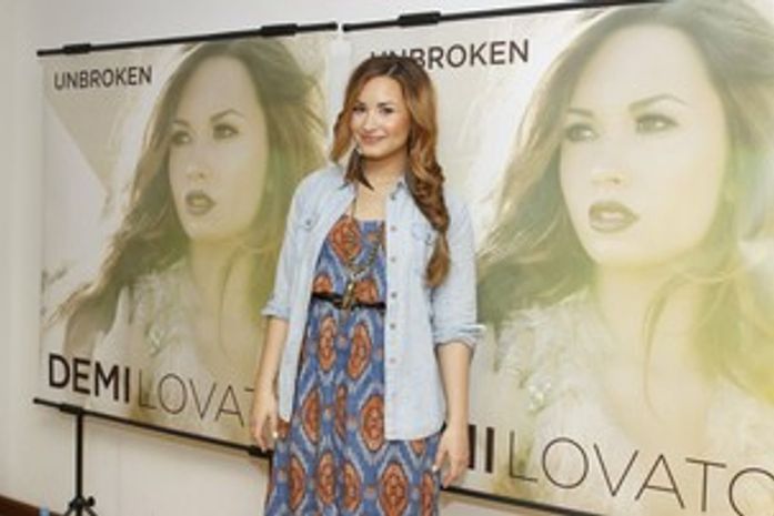 Demi Lovato diz que não está saindo com cantor do One Direction