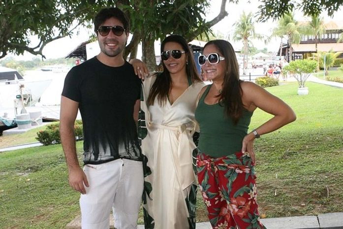 Susana Vieira leva o namorado Sandro Pedroso para festival do boi