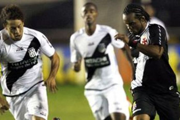 Vasco vira sobre a Ponte Preta em São Januário e reassume a liderança do Brasileiro