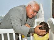 Corregedor durante visita a abrigos do Estado 