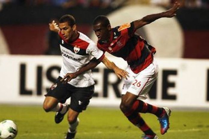 R. Abreu brilha, Fla bate Atlético-GO de virada e dá fôlego a Joel