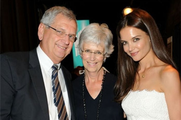 Pais de Katie Holmes estão aliviados com o divórcio, diz site