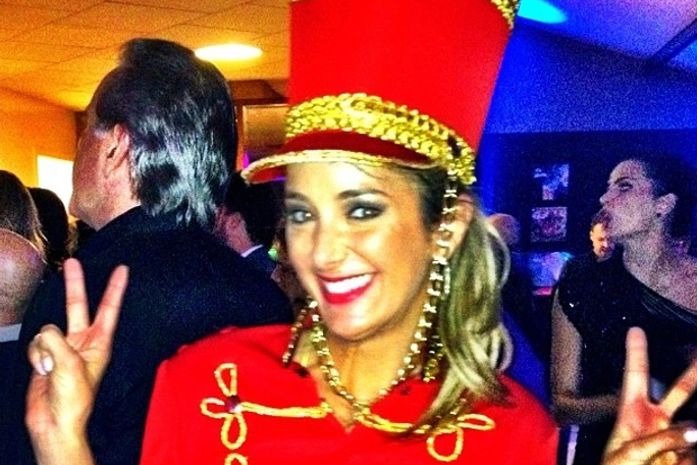 Ticiane Pinheiro realiza sonho e se veste de Paquita em festa 'Anos 80'