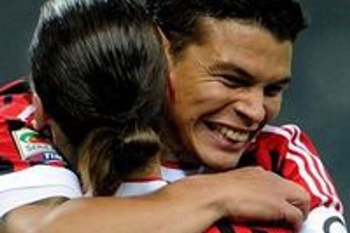 Após novela com o PSG, Thiago Silva renova com o Milan até 2017