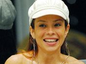 Ex-BBB Thalita Lippi é atropelada por bicicleta elétrica