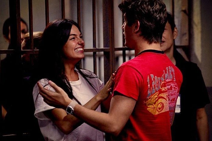 "Avenida Brasil': Roni surpreede e pede Suelen em casamento