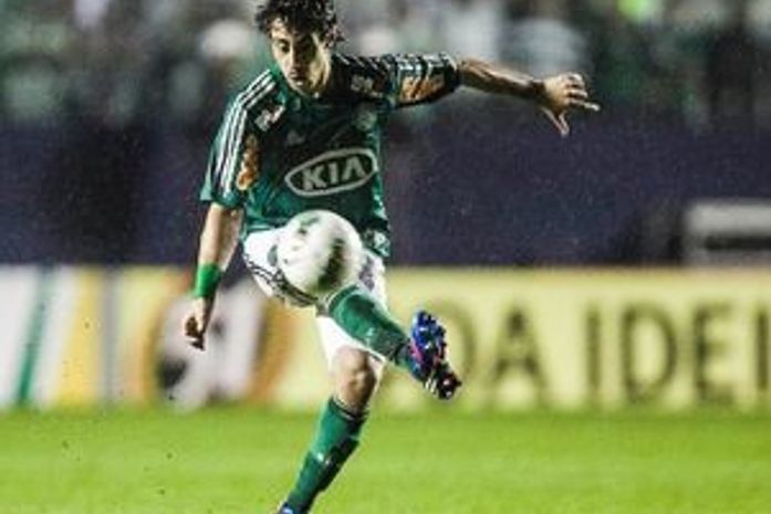 TV Bandeirantes convence Globo e confirma transmissão da final