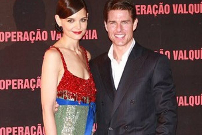 Pai de Katie Holmes 'orquestrou' a separação de Tom Cruise, diz revista