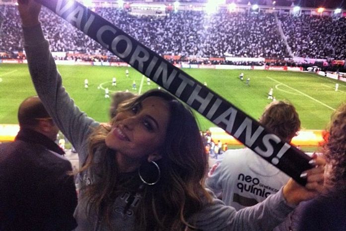 Famosos comemoram título inédito do Corinthians na Libertadores