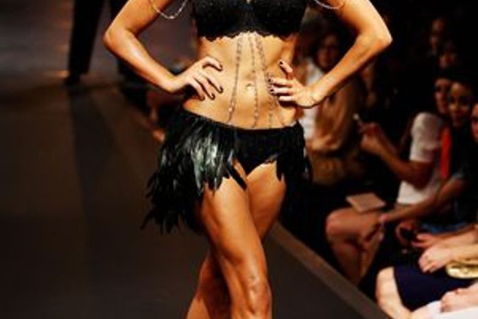 Desfile de lingerie agita semana de moda em Berlim