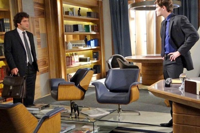 Filhinho de papai abusado! Conrado dá fora em Elano na frente de Sarmento