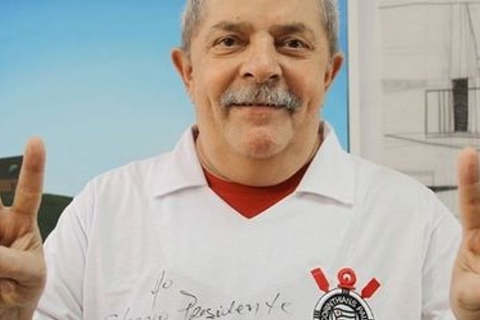 "Espero estar vivo para poder ir ao Japão", afirma Lula após título da Libertadores