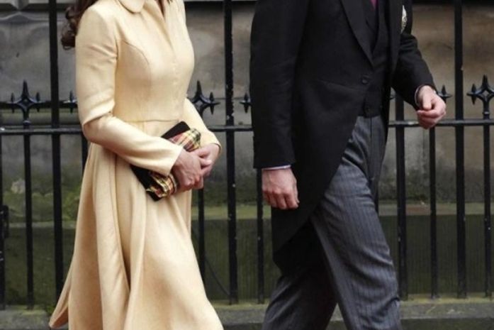 Kate Middleton usa look amarelinho para evento com Príncipe William