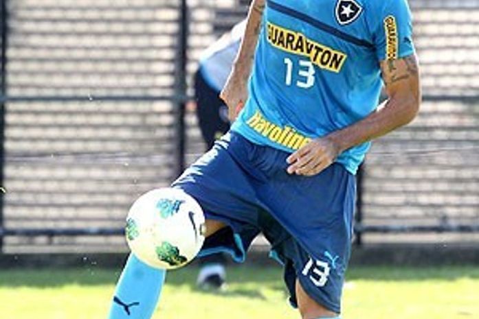 'A verdade é que vou sair do clube', afirma Loco Abreu a rádio uruguaia