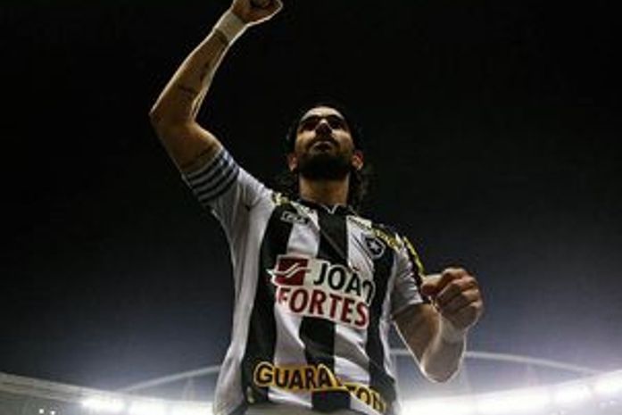 Loco Abreu é do Figueirense até o fim de 2013