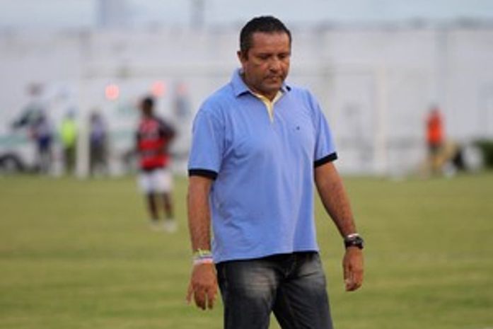 Sousa descarta amistoso no fim de semana para 'espiar' o CSA
