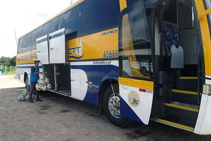 Õnibus que leva o CSA.