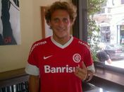 Internacional anuncia a contratação de Diego Forlán