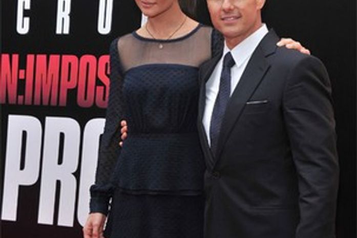Tom Cruise proibia Katie Holmes de viajar com elenco dos filmes, diz site