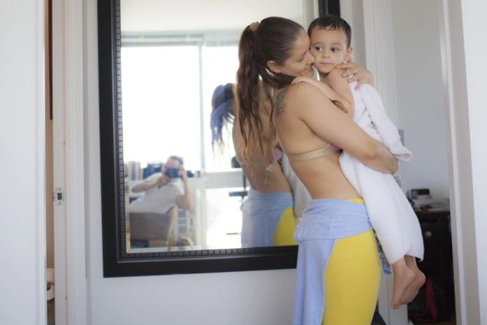 Nana Gouvêa posta foto com enteado: 'Caí de amores por ele'