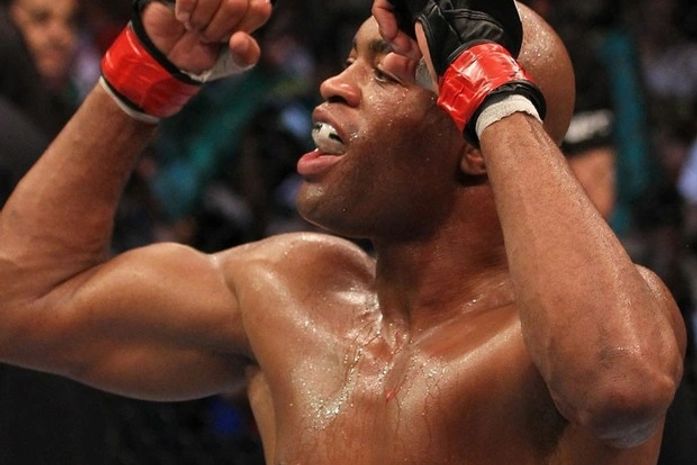 Anderson Silva vence Chael Sonnen.