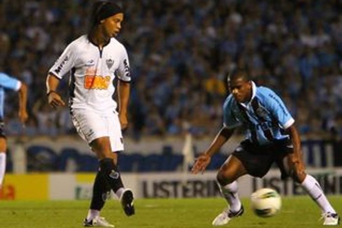 Mais discreto, Ronaldinho leva vida de "rei" em hotel de luxo de BH