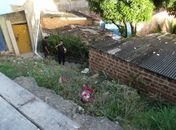 Vítima foi executada em um terreno baldio 