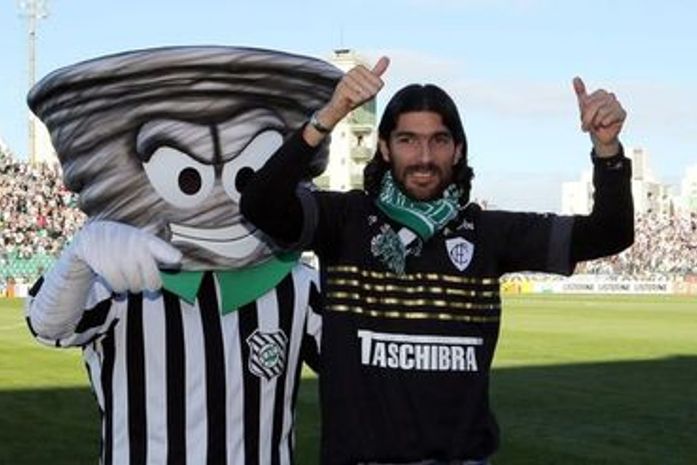 Com Abreu na torcida, Figueirense empata e tira Vasco da vice-liderança