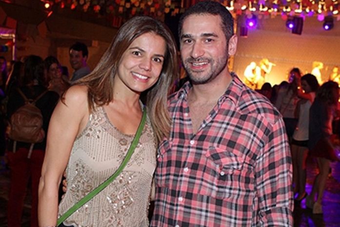Nívea Stelmann vai à festa com o ex de Milena Toscano