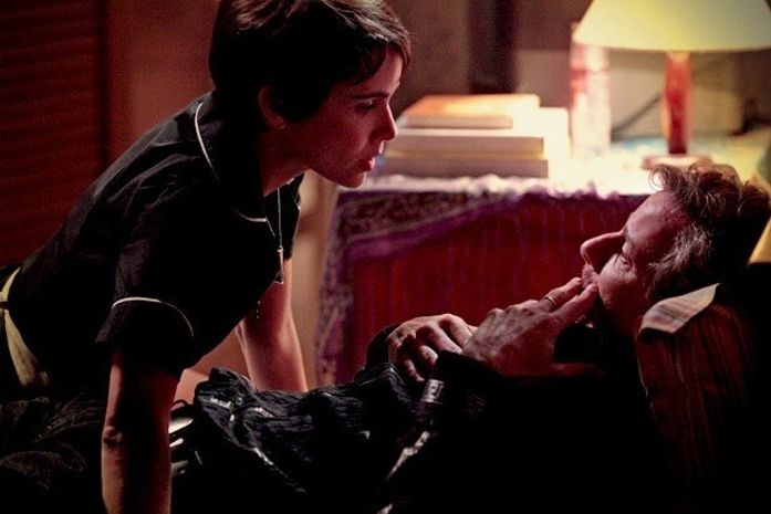 Nina oferece grana preta para calar a boca de Max