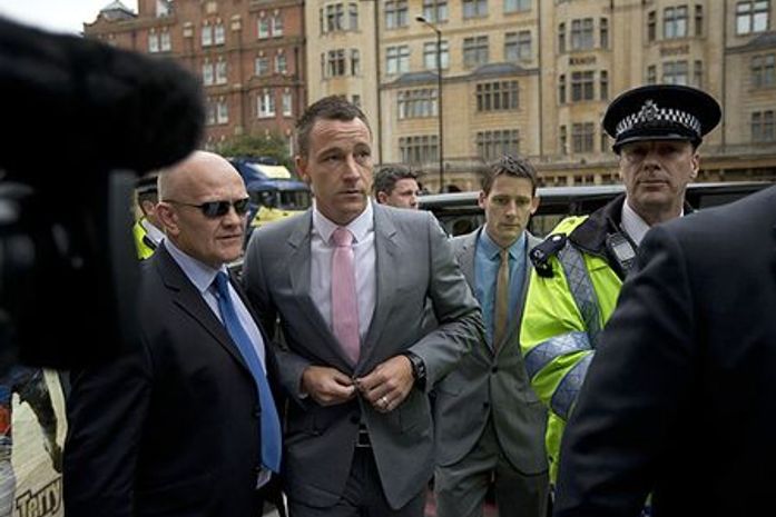 Terry alega inocência em julgamento sobre caso de racismo