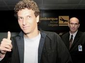 Elano chega ao Grêmio evitando falar do passado e rejeita queda na carreira