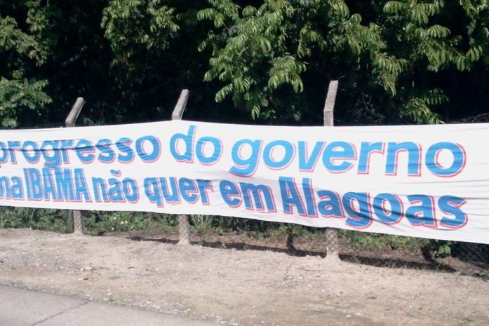 Faixa em protesto ao veto do Ibama