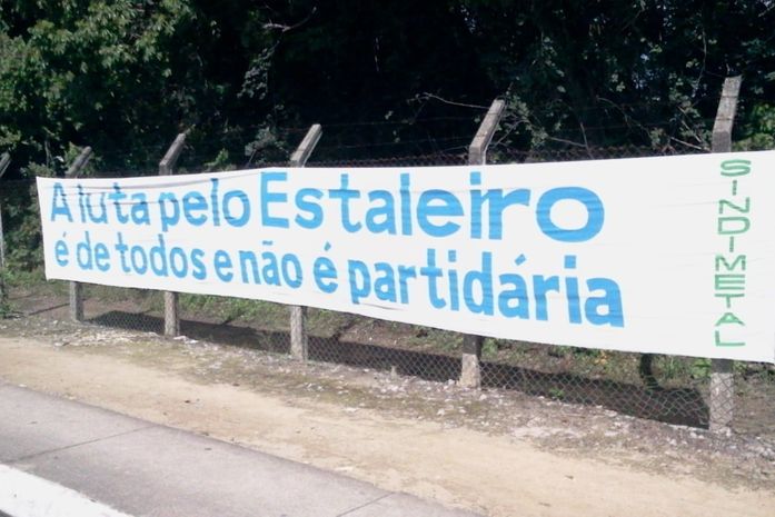 Faixa em protesto ao veto do Ibama