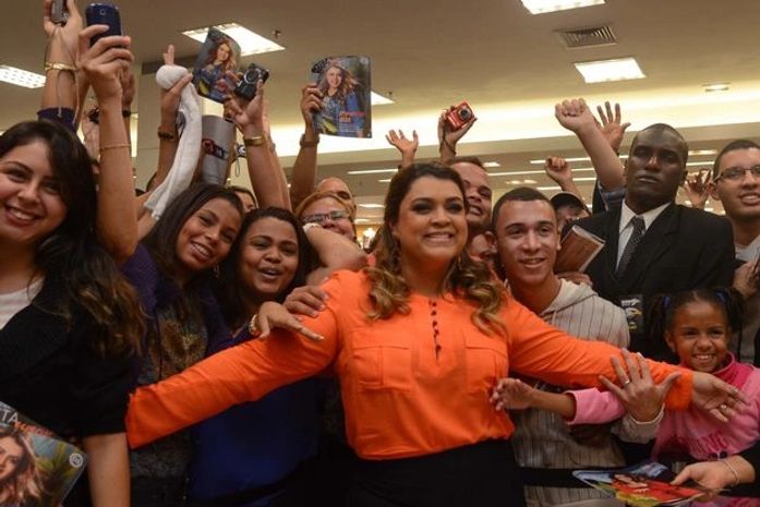 Preta Gil lança linha para C&A especialmente para gordinhas