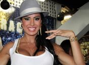 Gracyanne Barbosa não entra na Fazenda e volta para a Mangueira