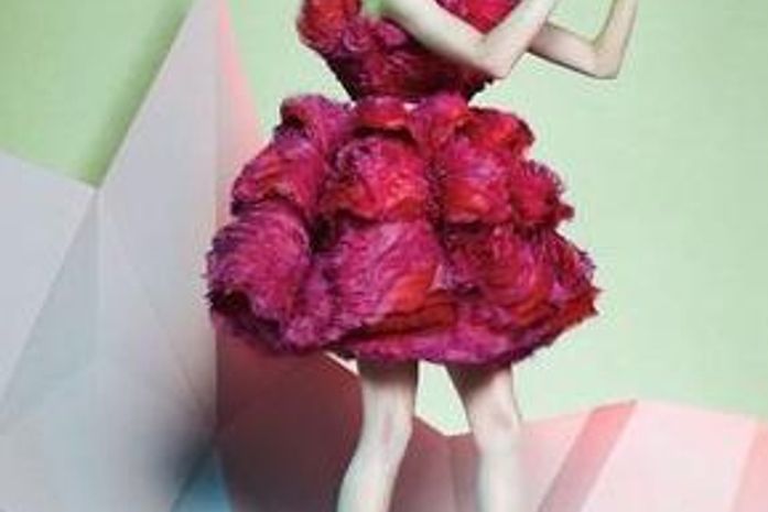 Campanha de A. McQueen se inspira nos volumes das florestas