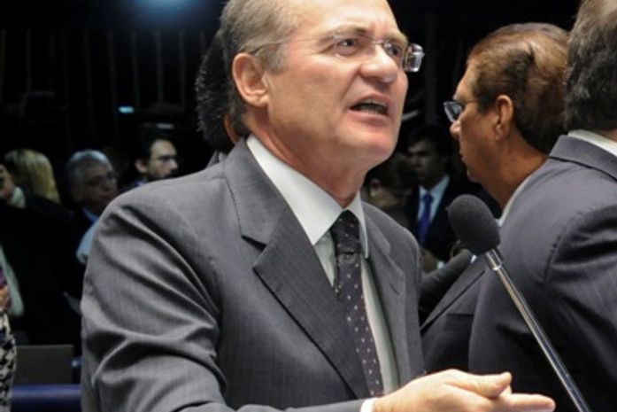 Renan tem apoio de PMDB para presidência do Senado, diz colunista