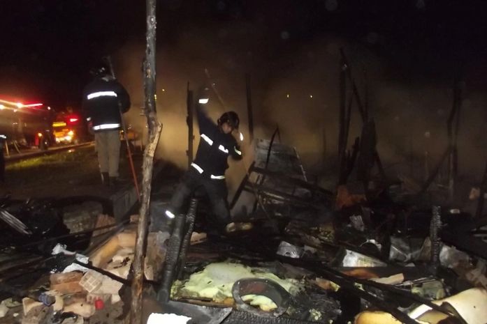 Incêndio destrói dez barracos na Favela Mundaú