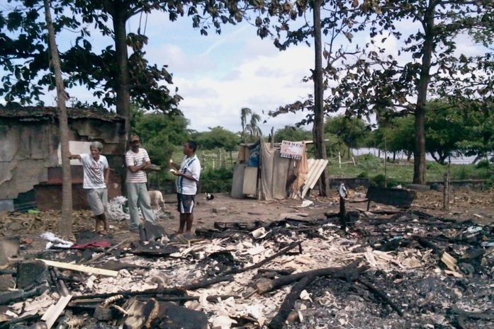 Barracos foram destruídos