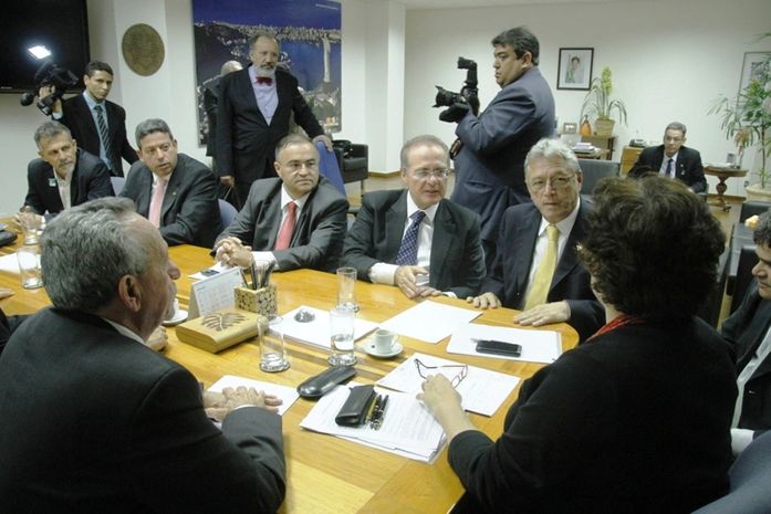 Bancada alagoana, liderada pelo senador Renan, discute a questão do estaleiro com a ministra Izabella Teixeira