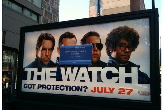 Artista cola mensagens de erro em anúncios na cidade de NY