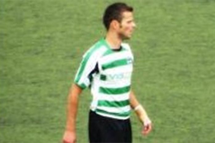 Jogador português morre em campo após festejar um gol