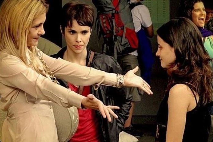 Mais virada em "Avenida Brasil": Nina volta e chantageia Carminha