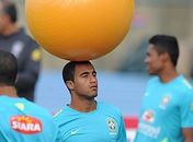 Manchester United oferece R$ 82 milhões por Lucas, mas São Paulo rejeita