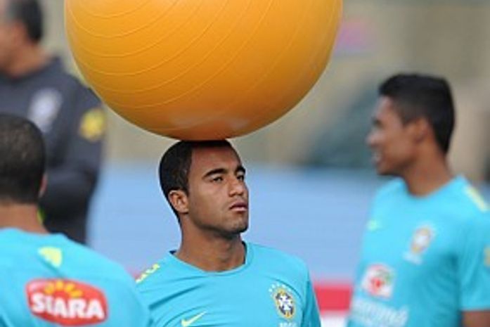 Manchester United oferece R$ 82 milhões por Lucas, mas São Paulo rejeita