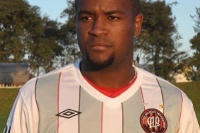 Vitor, novo volante do CRB.