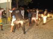 Operação da PM fecha três bares e apreende arma na noite de sábado