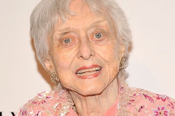 Atriz de A Malvada morre, aos 95 anos em seu apartamento em Nova York.