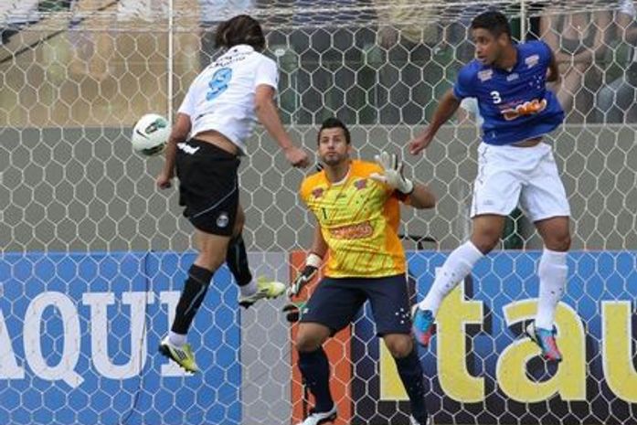 Com gols de ex-cruzeirenses, Grêmio vence em BH e se recupera
